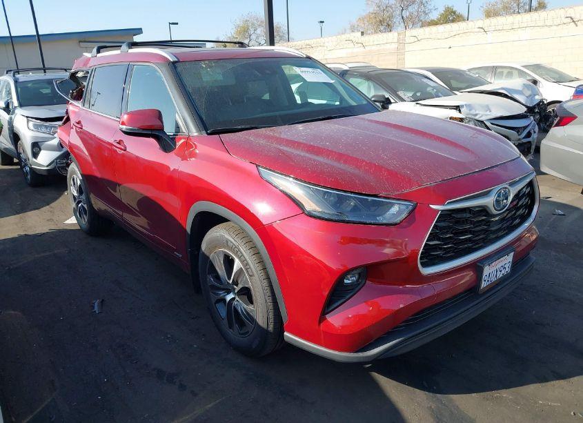 2022 Toyota Highlander HYBRID XLE (VIN 5TDHBRCH3NS552163) main photo