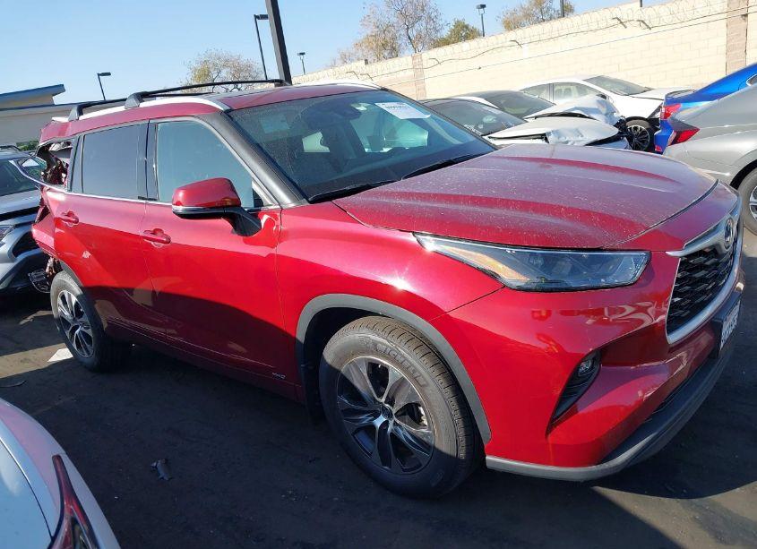 Photo 13 of 2022 Toyota Highlander HYBRID XLE (VIN 5TDHBRCH3NS552163)