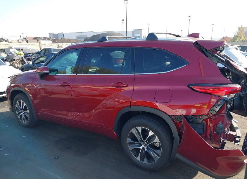 Photo 14 of 2022 Toyota Highlander HYBRID XLE (VIN 5TDHBRCH3NS552163)