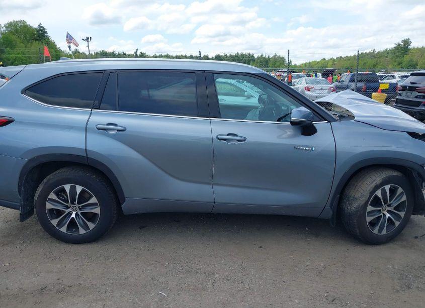 Photo 14 of 2021 Toyota Highlander HYBRID XLE (VIN 5TDHBRCH4MS065813)