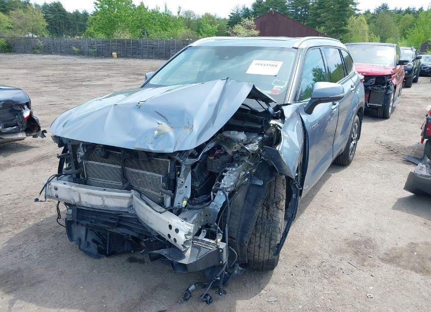 Photo 2 of 2021 Toyota Highlander HYBRID XLE (VIN 5TDHBRCH4MS065813)