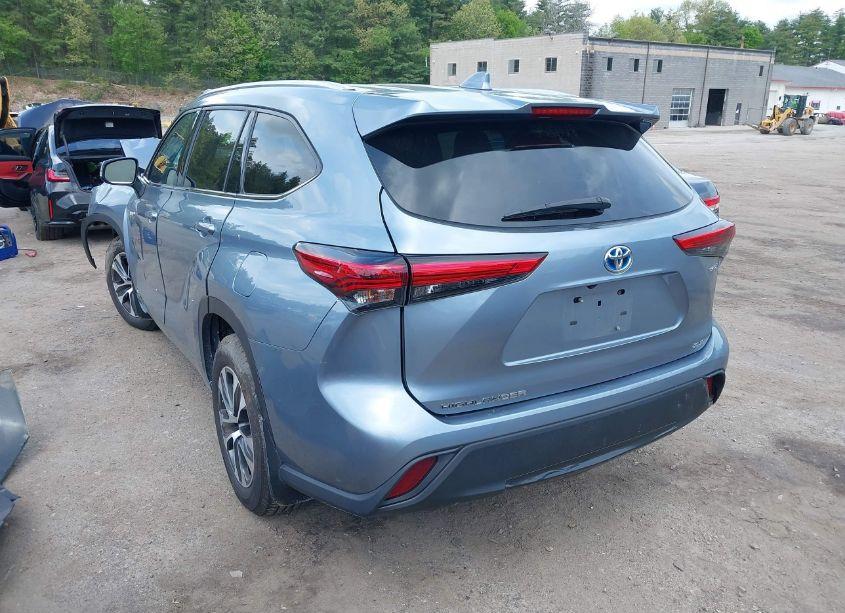 Photo 3 of 2021 Toyota Highlander HYBRID XLE (VIN 5TDHBRCH4MS065813)