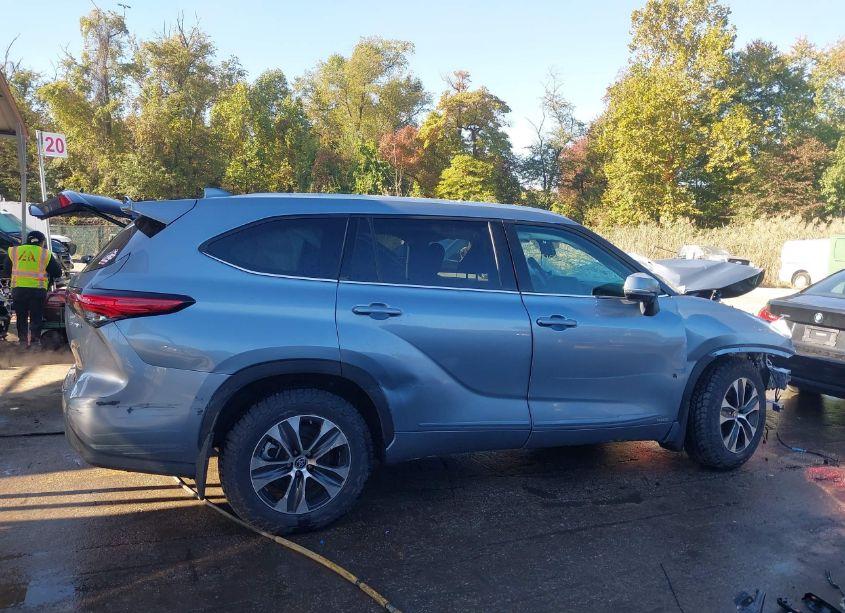 Photo 14 of 2022 Toyota Highlander HYBRID XLE (VIN 5TDHBRCH9NS094368)