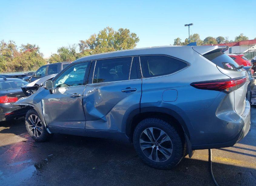 Photo 15 of 2022 Toyota Highlander HYBRID XLE (VIN 5TDHBRCH9NS094368)