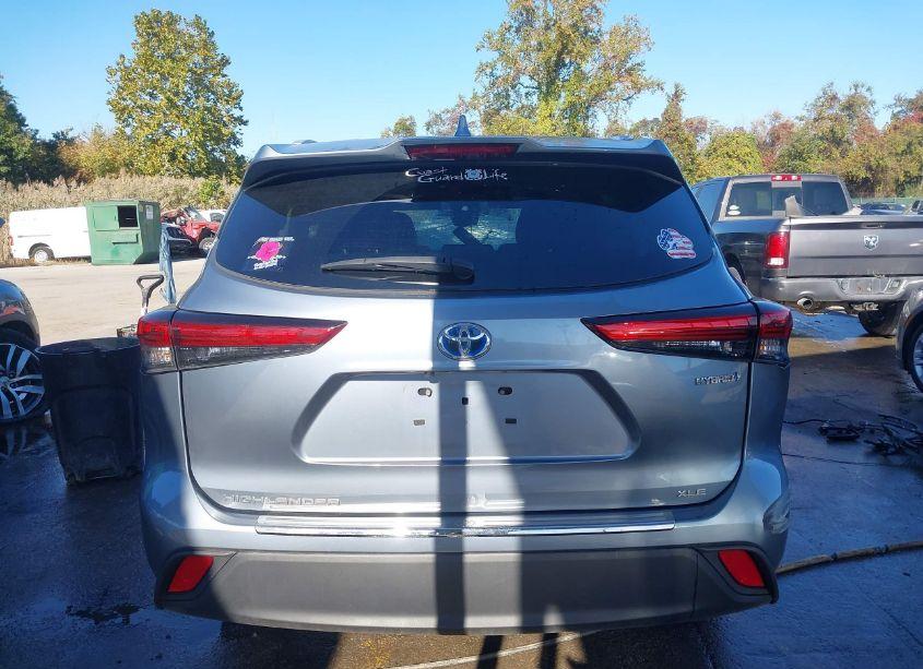 Photo 17 of 2022 Toyota Highlander HYBRID XLE (VIN 5TDHBRCH9NS094368)
