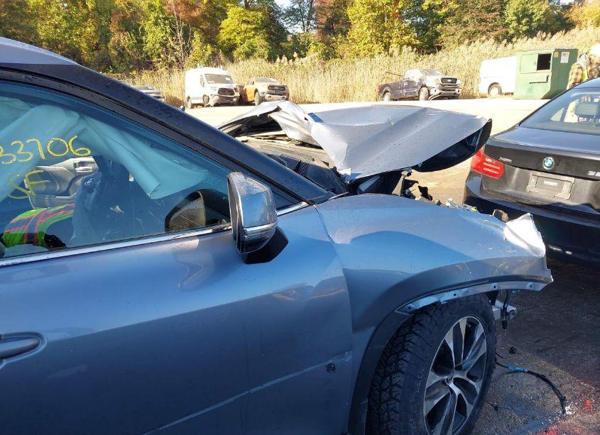 Photo 19 of 2022 Toyota Highlander HYBRID XLE (VIN 5TDHBRCH9NS094368)