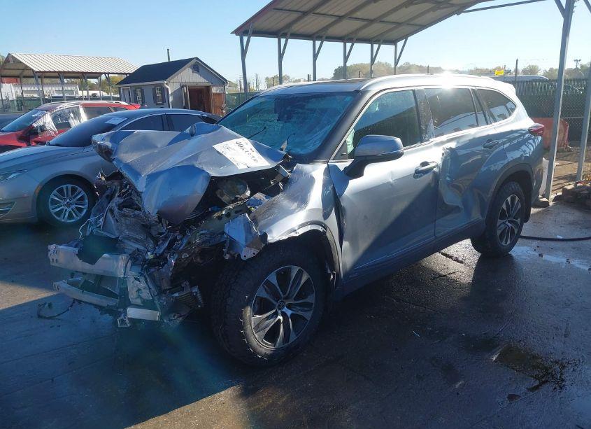 Photo 2 of 2022 Toyota Highlander HYBRID XLE (VIN 5TDHBRCH9NS094368)