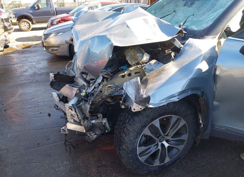 Photo 6 of 2022 Toyota Highlander HYBRID XLE (VIN 5TDHBRCH9NS094368)