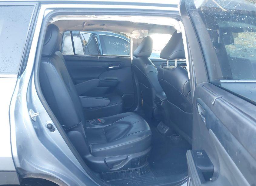 Photo 8 of 2022 Toyota Highlander HYBRID XLE (VIN 5TDHBRCH9NS094368)