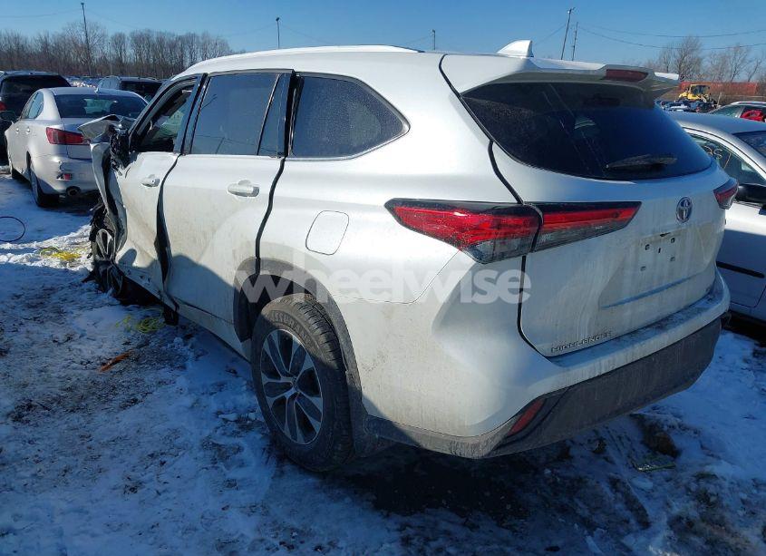 Photo 3 of 2022 Toyota Highlander HYBRID XLE (VIN 5TDHBRCH9NS555620)