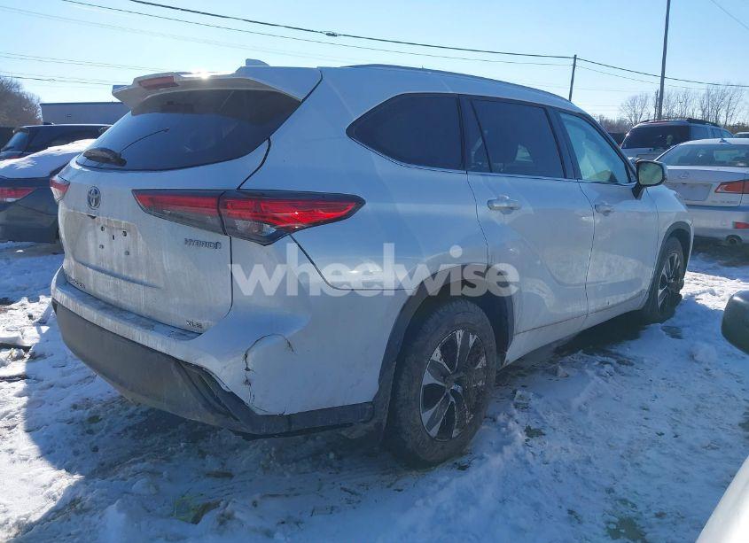 Photo 4 of 2022 Toyota Highlander HYBRID XLE (VIN 5TDHBRCH9NS555620)