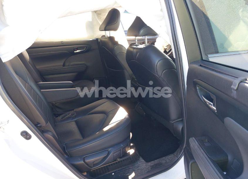 Photo 8 of 2022 Toyota Highlander HYBRID XLE (VIN 5TDHBRCH9NS555620)