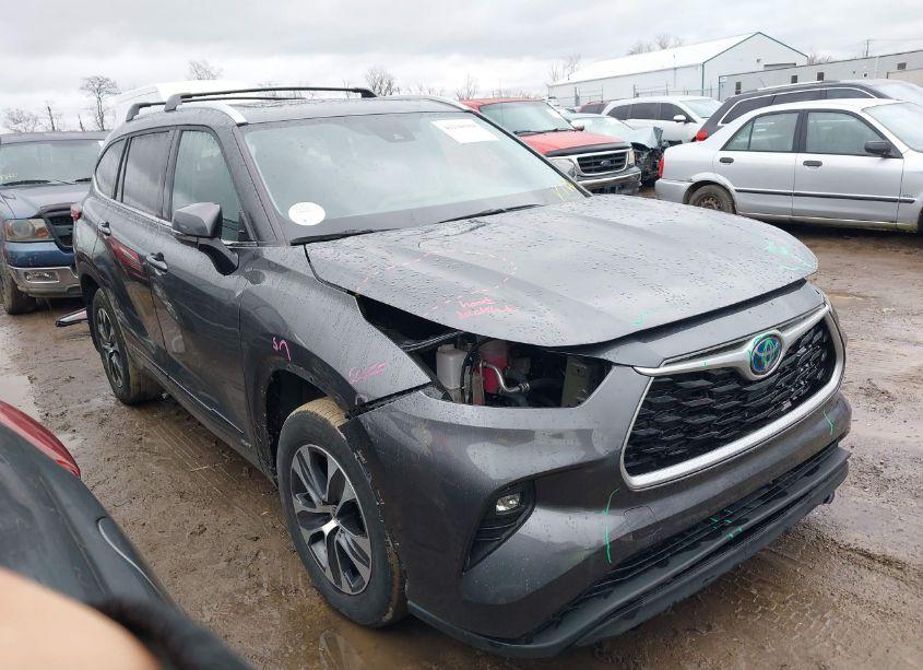 2022 Toyota Highlander HYBRID XLE (VIN 5TDHBRCHXNS540057) main photo