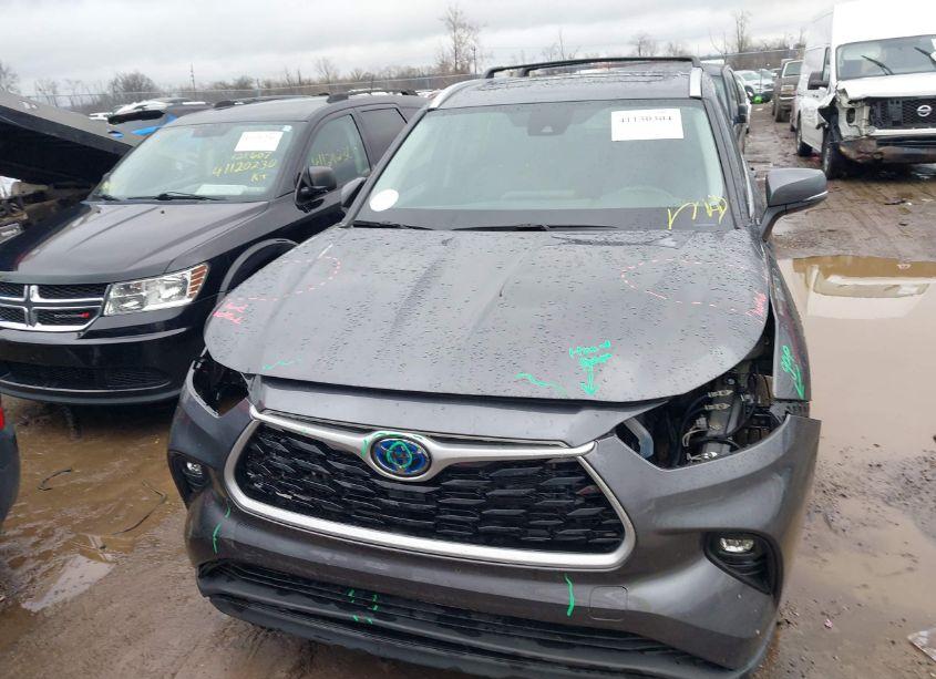 Photo 13 of 2022 Toyota Highlander HYBRID XLE (VIN 5TDHBRCHXNS540057)