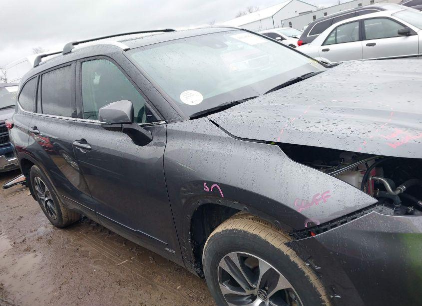 Photo 14 of 2022 Toyota Highlander HYBRID XLE (VIN 5TDHBRCHXNS540057)