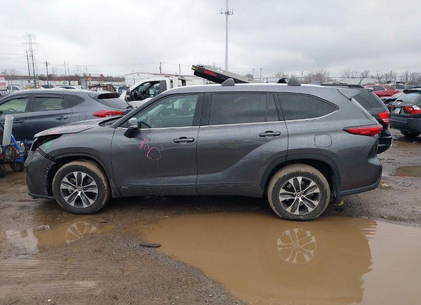 Photo 15 of 2022 Toyota Highlander HYBRID XLE (VIN 5TDHBRCHXNS540057)