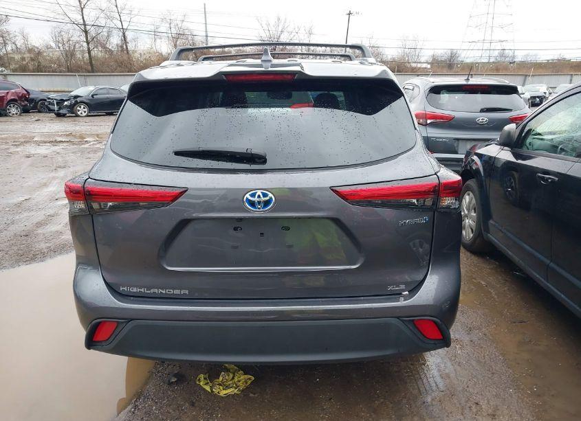 Photo 17 of 2022 Toyota Highlander HYBRID XLE (VIN 5TDHBRCHXNS540057)