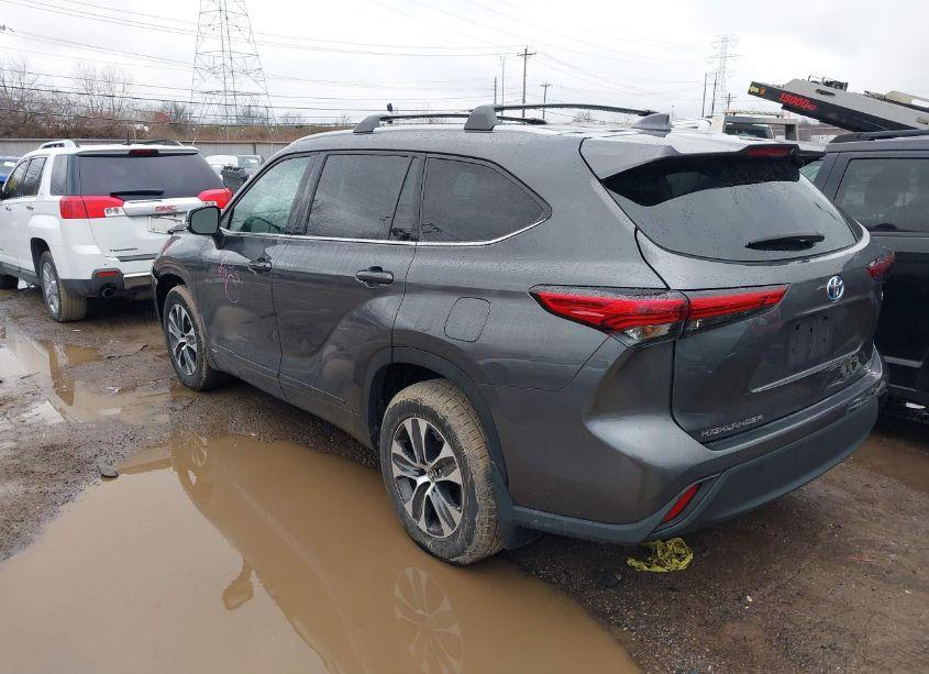 Photo 3 of 2022 Toyota Highlander HYBRID XLE (VIN 5TDHBRCHXNS540057)