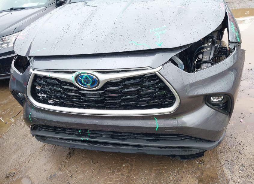 Photo 6 of 2022 Toyota Highlander HYBRID XLE (VIN 5TDHBRCHXNS540057)