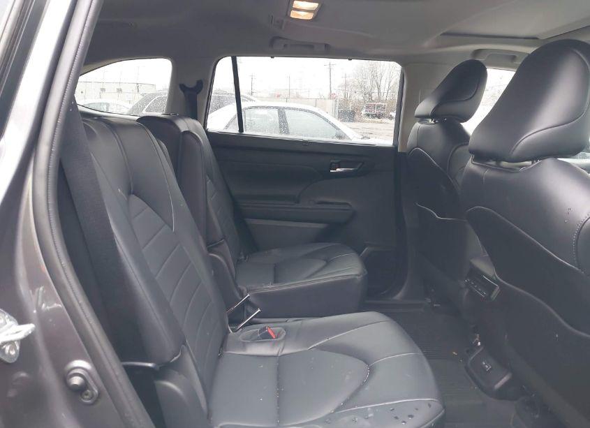 Photo 8 of 2022 Toyota Highlander HYBRID XLE (VIN 5TDHBRCHXNS540057)