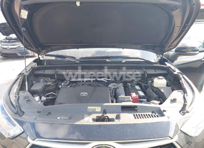 Photo 10 of 2022 Toyota Highlander XLE (VIN 5TDHZRAH2NS545946)