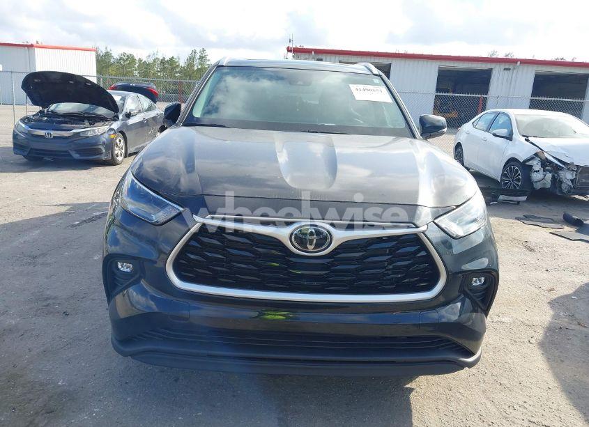 Photo 13 of 2022 Toyota Highlander XLE (VIN 5TDHZRAH2NS545946)