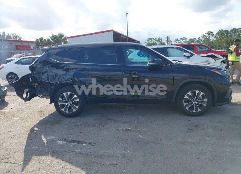 Photo 14 of 2022 Toyota Highlander XLE (VIN 5TDHZRAH2NS545946)