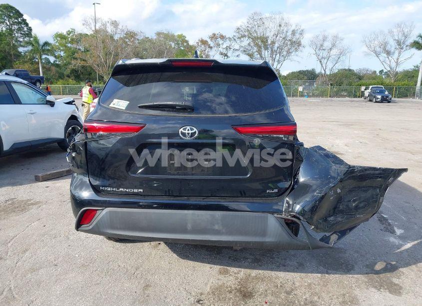 Photo 17 of 2022 Toyota Highlander XLE (VIN 5TDHZRAH2NS545946)
