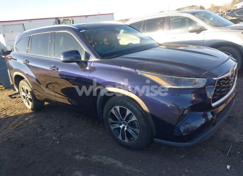 2021 Toyota Highlander XLE (VIN 5TDHZRAH3MS083024) main photo