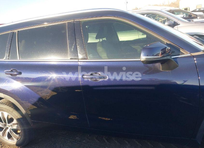 Photo 13 of 2021 Toyota Highlander XLE (VIN 5TDHZRAH3MS083024)