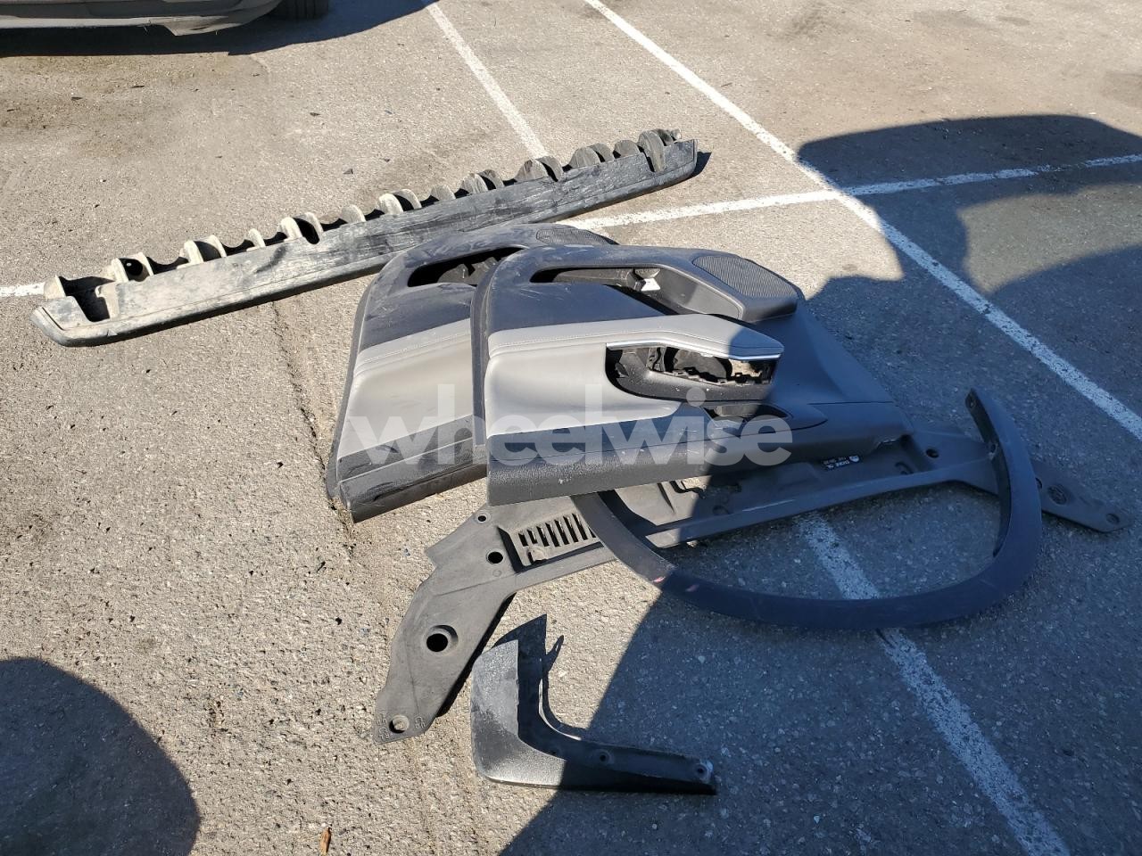 Photo 13 of 2021 TOYOTA HIGHLANDER XLE (VIN 5TDHZRAH3MS514459)