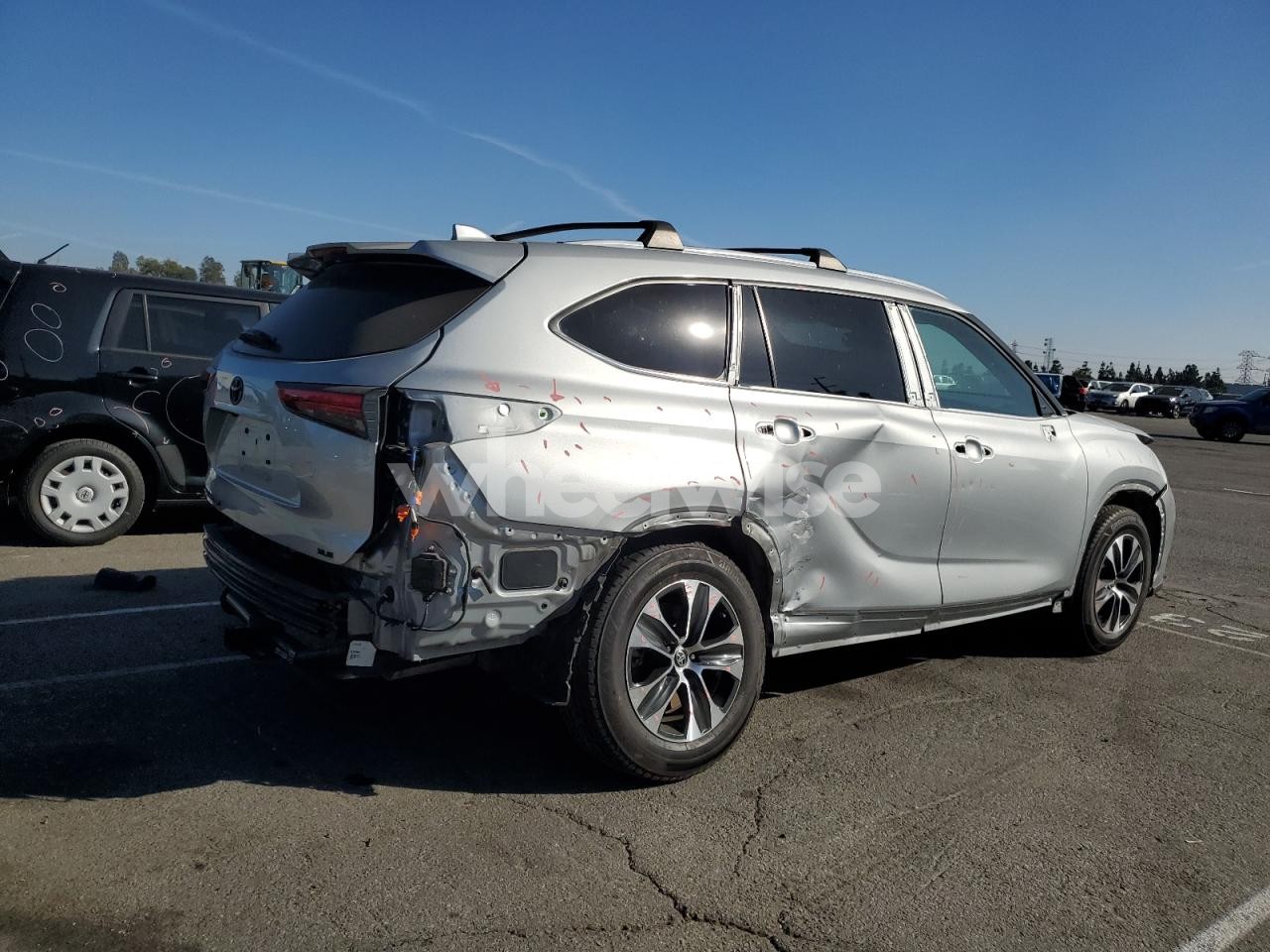 Photo 3 of 2021 TOYOTA HIGHLANDER XLE (VIN 5TDHZRAH3MS514459)