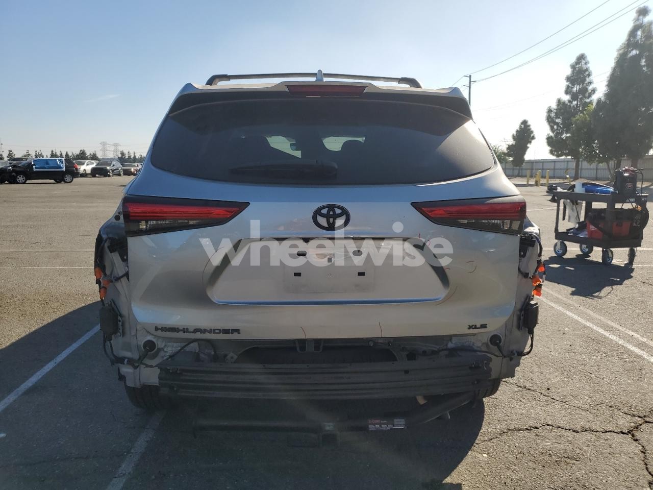 Photo 6 of 2021 TOYOTA HIGHLANDER XLE (VIN 5TDHZRAH3MS514459)