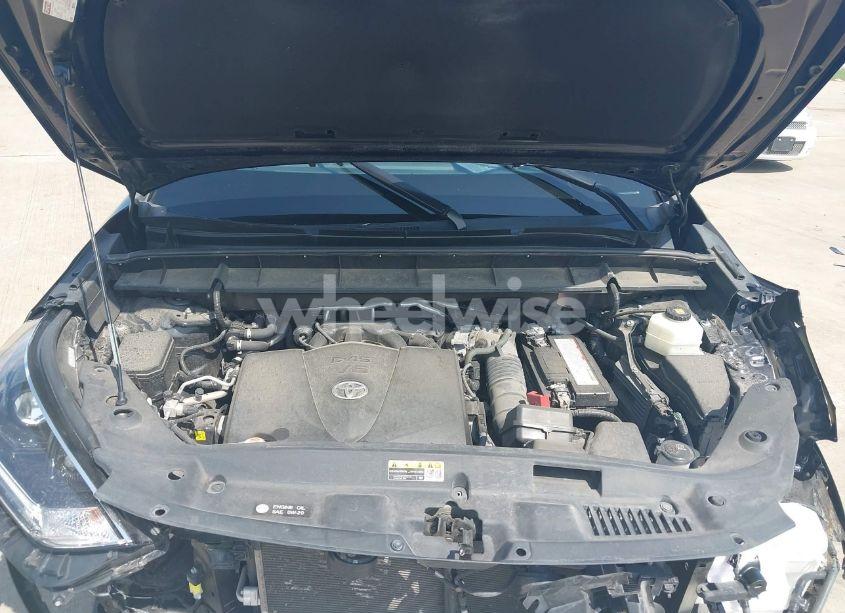 Photo 10 of 2021 Toyota Highlander XLE (VIN 5TDHZRAH3MS525400)