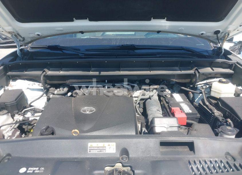 Photo 10 of 2021 Toyota Highlander XLE (VIN 5TDHZRAH7MS039396)