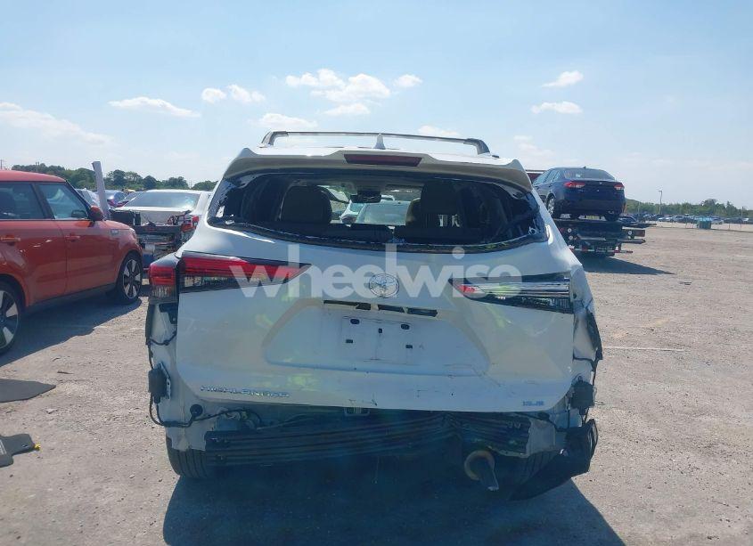 Photo 17 of 2021 Toyota Highlander XLE (VIN 5TDHZRAH7MS039396)