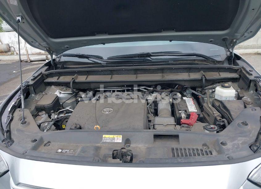 Photo 10 of 2021 Toyota Highlander XLE (VIN 5TDHZRAH7MS519082)