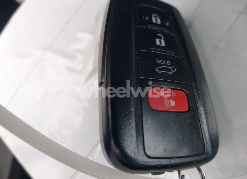 Photo 11 of 2021 Toyota Highlander XLE (VIN 5TDHZRAH7MS519082)