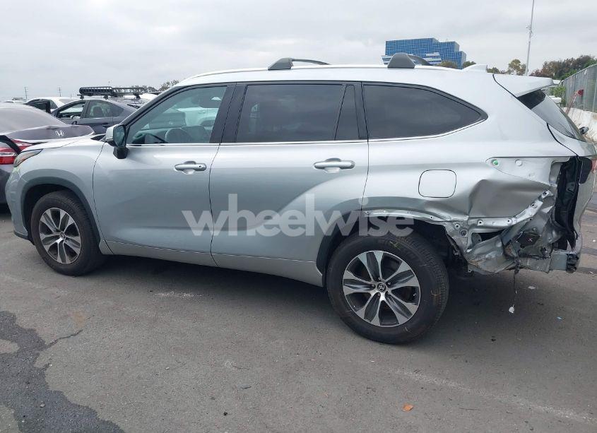 Photo 14 of 2021 Toyota Highlander XLE (VIN 5TDHZRAH7MS519082)