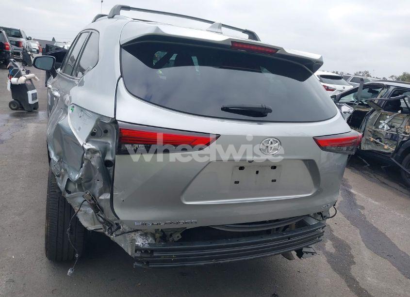 Photo 16 of 2021 Toyota Highlander XLE (VIN 5TDHZRAH7MS519082)