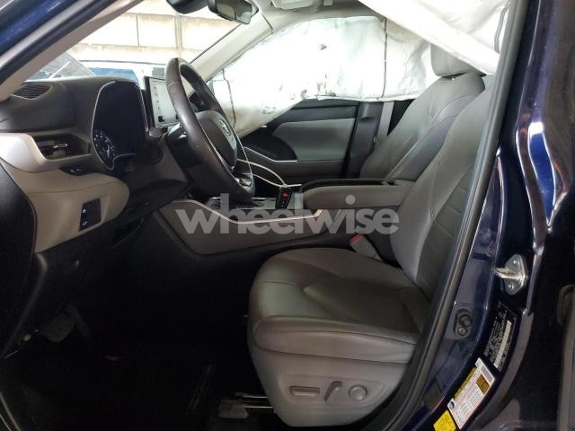 Photo 12 of 2020 TOYOTA HIGHLANDER XLE (VIN 5TDHZRAH8LS010164)