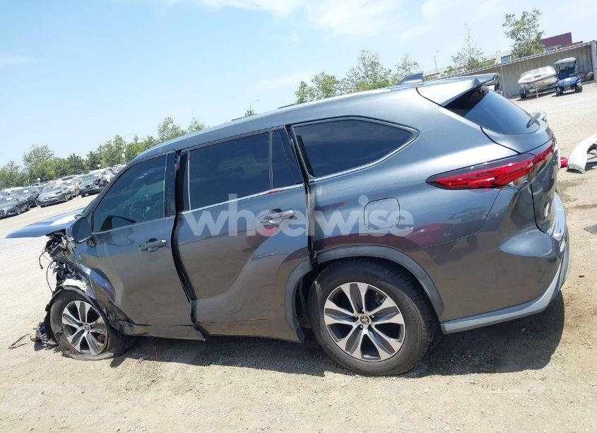 Photo 14 of 2020 Toyota Highlander XLE (VIN 5TDHZRAH9LS015924)