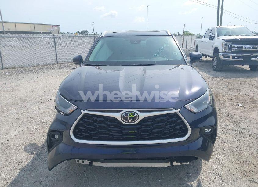 Photo 13 of 2022 Toyota Highlander XLE (VIN 5TDHZRAHXNS091574)