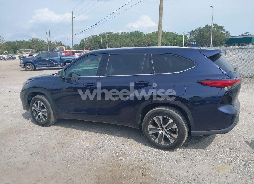 Photo 15 of 2022 Toyota Highlander XLE (VIN 5TDHZRAHXNS091574)
