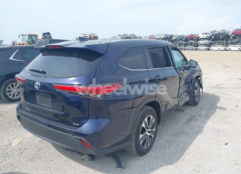 Photo 4 of 2022 Toyota Highlander XLE (VIN 5TDHZRAHXNS091574)