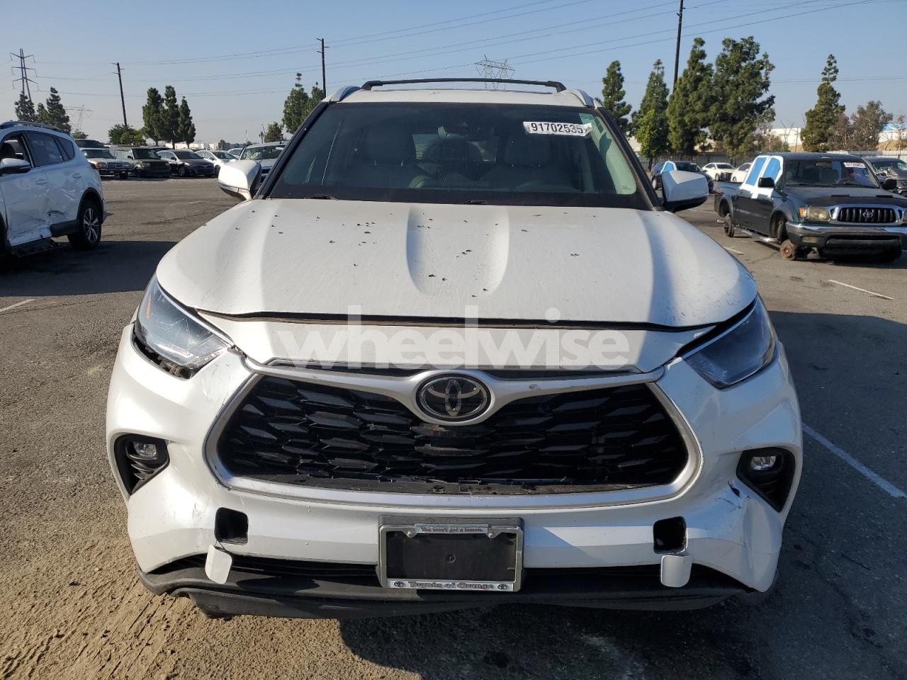 Photo 5 of 2022 TOYOTA HIGHLANDER XLE (VIN 5TDHZRAHXNS547847)