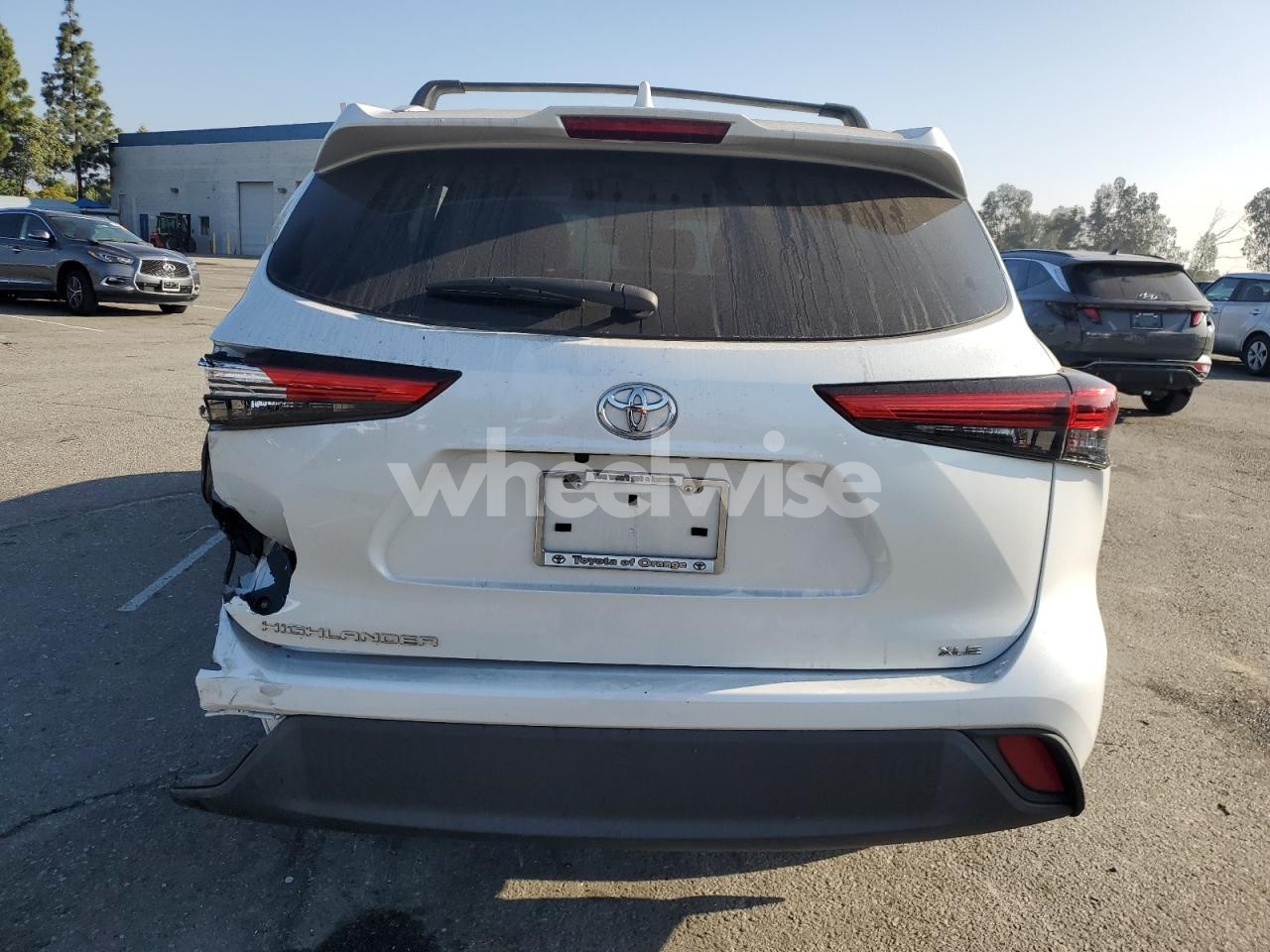 Photo 6 of 2022 TOYOTA HIGHLANDER XLE (VIN 5TDHZRAHXNS547847)