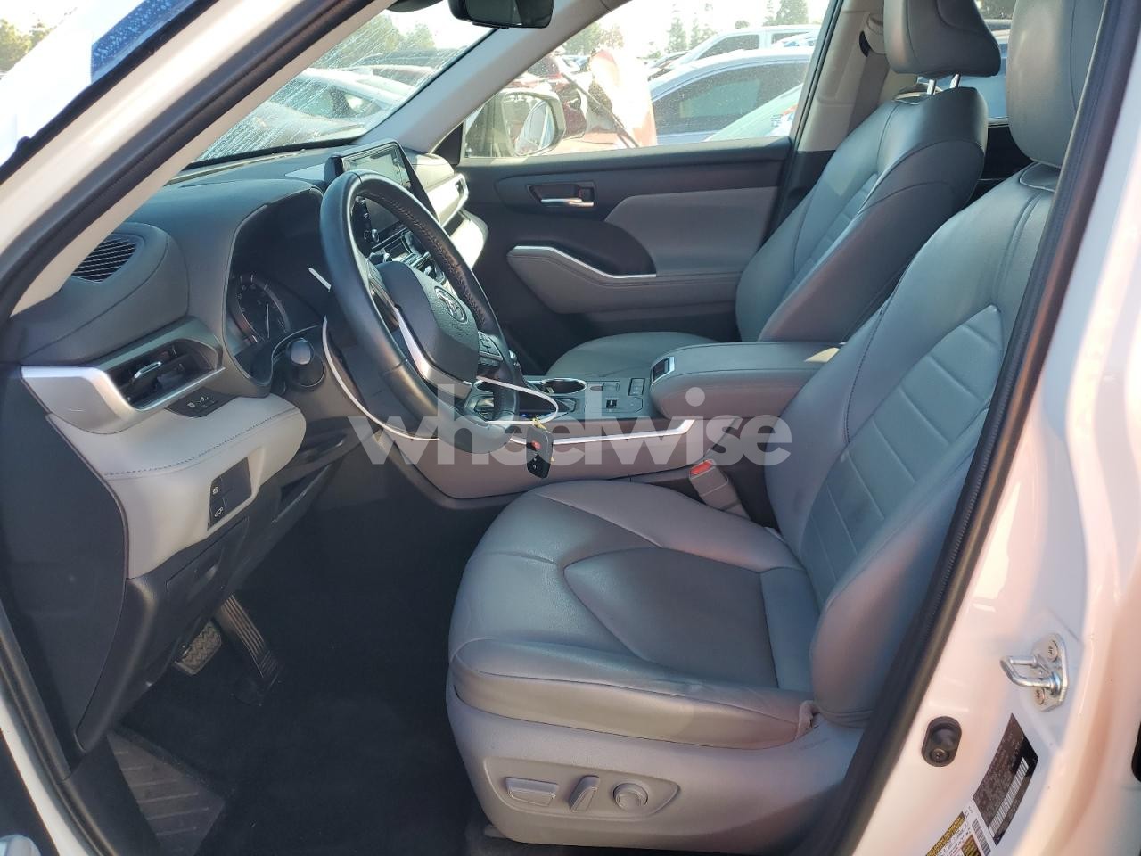Photo 7 of 2022 TOYOTA HIGHLANDER XLE (VIN 5TDHZRAHXNS547847)
