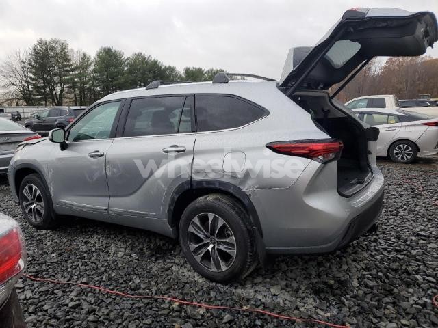 Photo 11 of 2021 TOYOTA HIGHLANDER XLE (VIN 5TDHZRBH0MS128824)