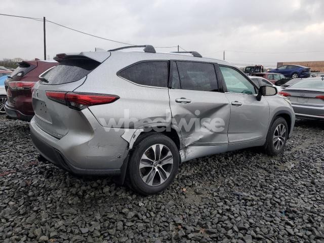 Photo 9 of 2021 TOYOTA HIGHLANDER XLE (VIN 5TDHZRBH0MS128824)